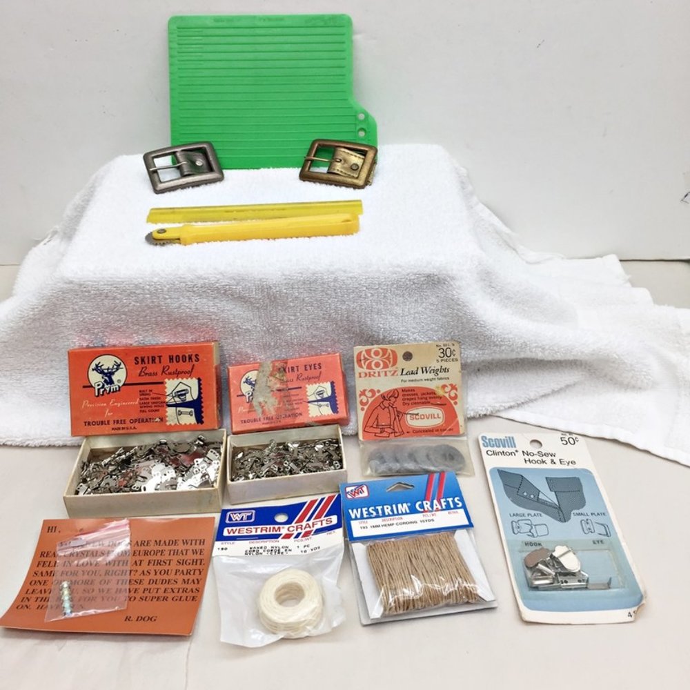 Sewing 12Pc Lot Sew Strate Trace Wheel Hooks Eyes R Dog Real Crystals Cordings +